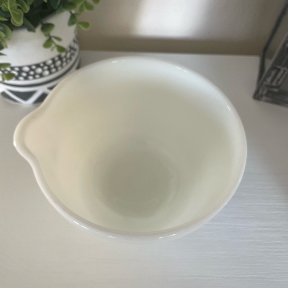 Vintage Milk White Small 6.25" Ribbed Bowl With Spout For Hamilton Beach Mixer - Picture 2 of 5